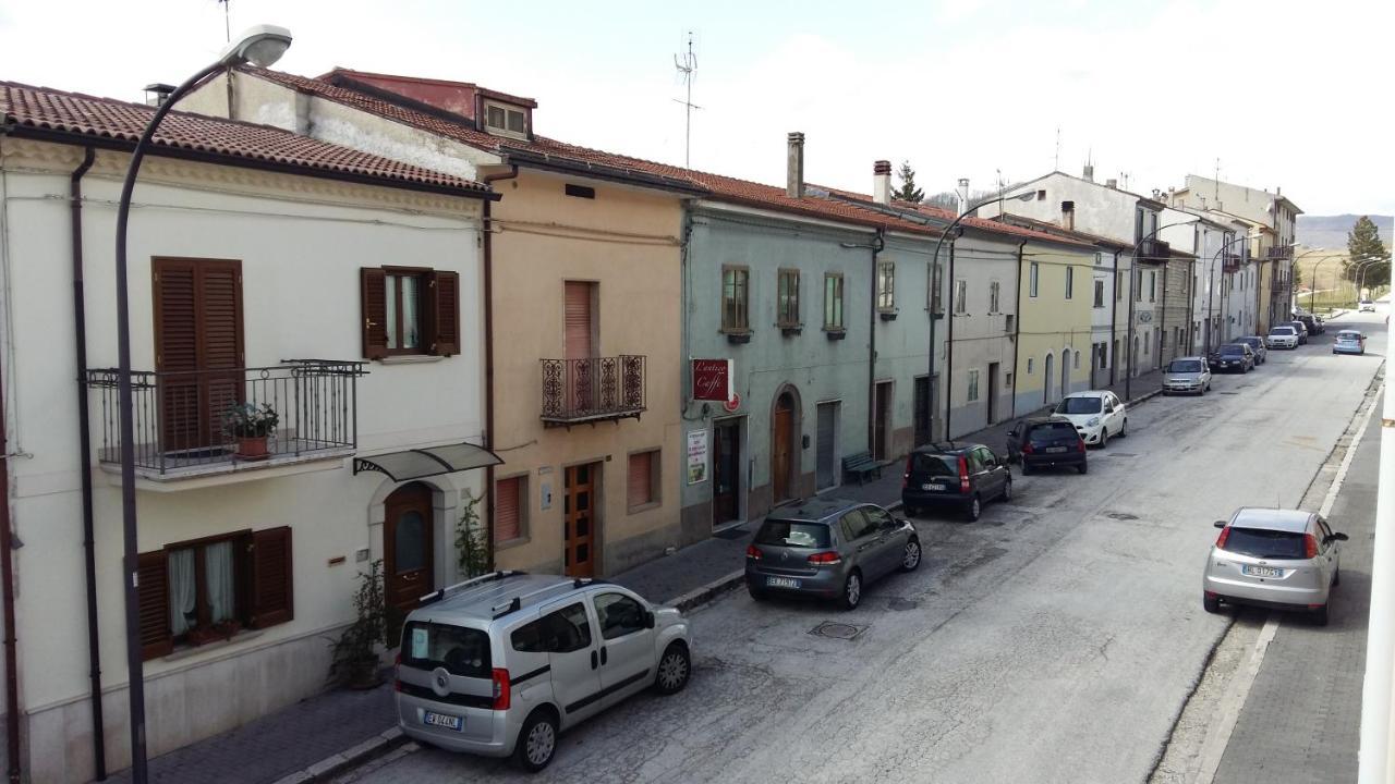 La Terrazza Del Dottore Acomodação com café da manhã Pescolanciano Exterior foto